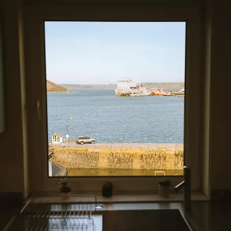 Breathtaking Harbourside Views With Parking At 'harbour Strand' *