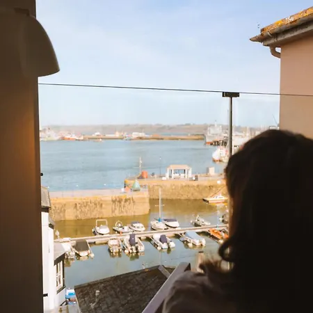 Breathtaking Harbourside Views With Parking At 'harbour Strand' ファルマス